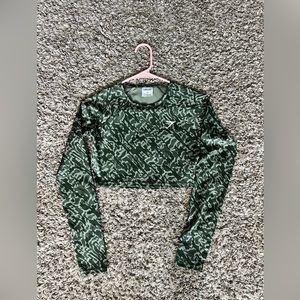 Gym shark workout crop Tee